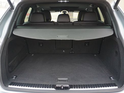 Used 2017 Porsche Cayenne Platinum Edition image 17