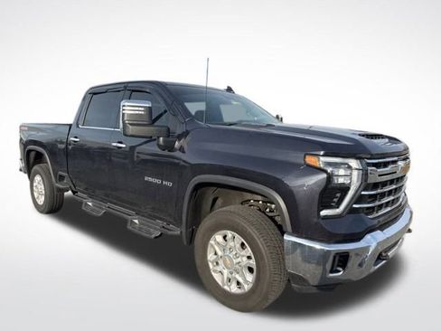 Used 2024 Chevrolet Silverado 2500 LTZ image 7
