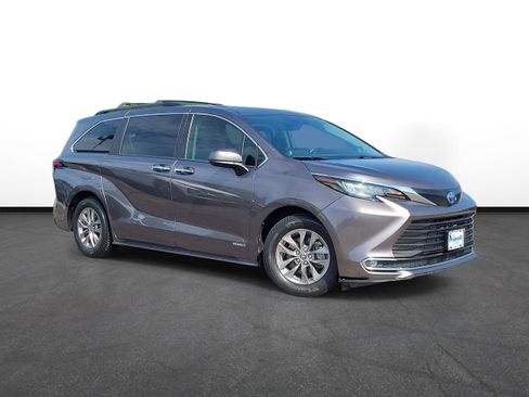 Used 2021 Toyota Sienna XLE w/ XLE Plus Package AWD/4WD image 1