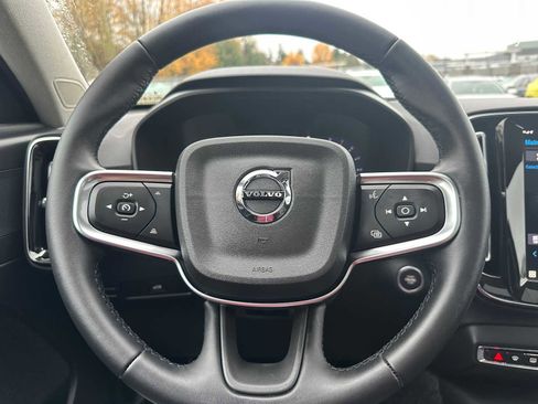 Used 2025 Volvo XC40 B5 Core w/ Protection Package Premier image 23