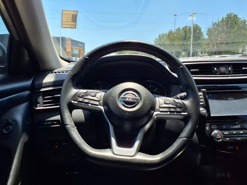 Used 2017 Nissan Rogue SL FWD image 13