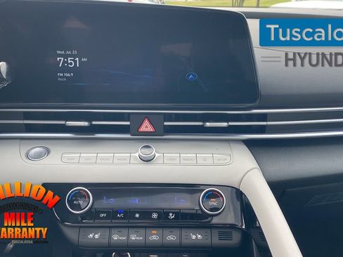 New 2025 Hyundai Elantra Limited image 28