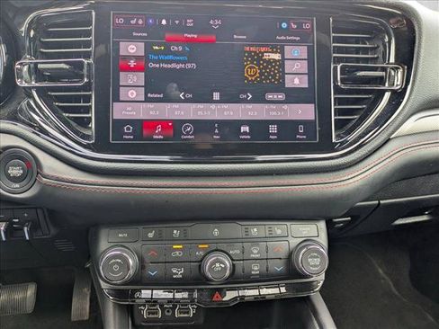 Used 2024 Dodge Durango GT RWD image 13