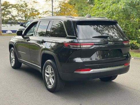 Used 2023 Jeep Grand Cherokee Laredo image 3