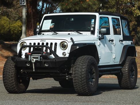 Used 2018 Jeep Wrangler Unlimited Sport S image 10