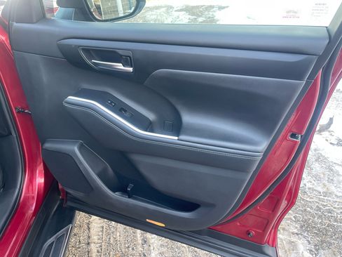 Used 2020 Toyota Highlander XLE image 22