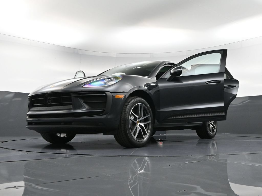 Certified 2026 Porsche Macan AWD/4WD image 39