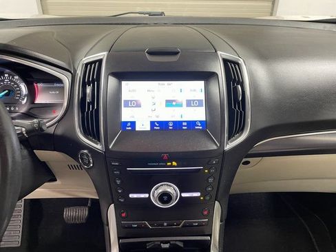 Used 2019 Ford Edge Titanium AWD/4WD image 16