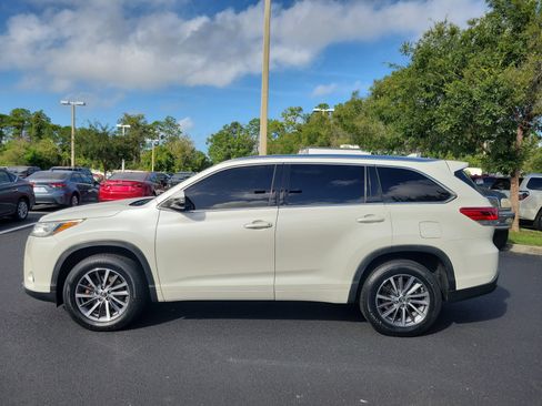 Used 2018 Toyota Highlander XLE FWD image 3