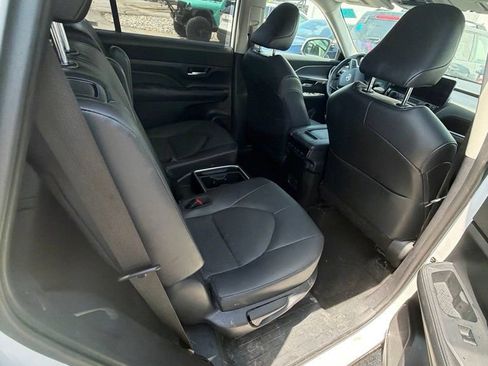 Used 2025 Toyota Grand Highlander AWD image 12