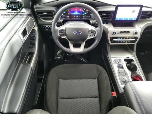 Used 2023 Ford Explorer XLT AWD/4WD image 26