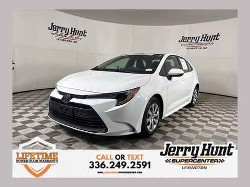 Used 2024 Toyota Corolla LE image 1