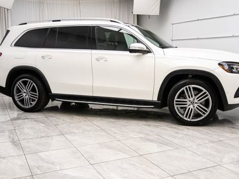Used 2022 Mercedes-Benz GLS 450 4MATIC image 2
