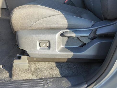 Certified 2025 Toyota Tacoma SR5 AWD/4WD image 9