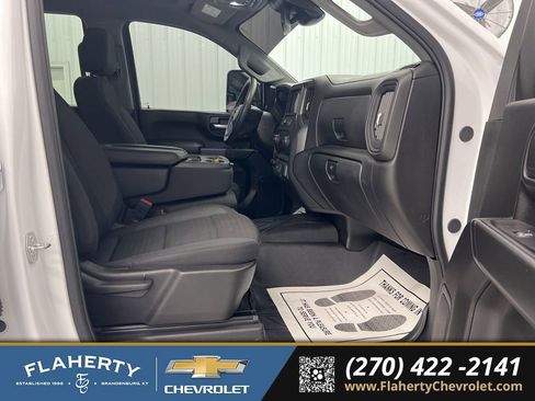 Used 2024 Chevrolet Silverado 2500 Custom w/ Custom Value Package image 15