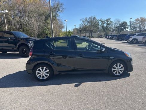 Used 2017 Toyota Prius C Two image 7