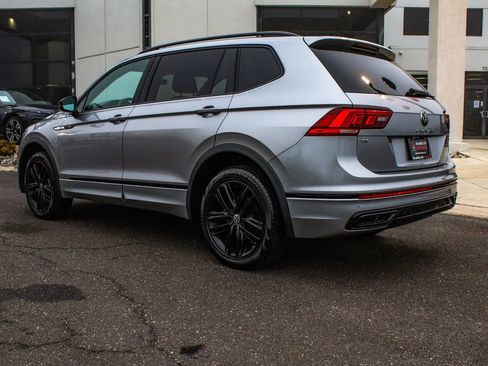 Used 2022 Volkswagen Tiguan SE R-Line AWD/4WD image 4