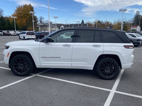 New 2025 Jeep Grand Cherokee Summit image 4