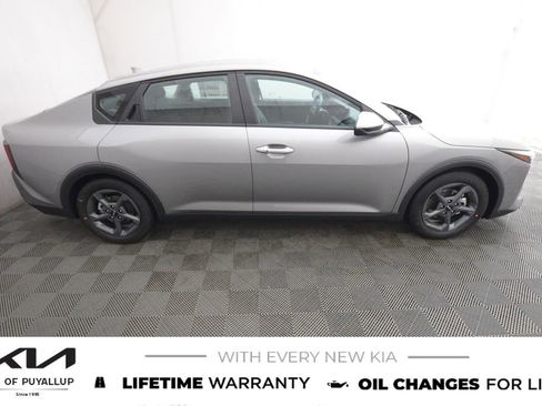 New 2025 Kia K4 LXS image 4