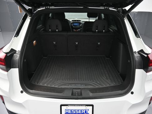 Used 2023 Chevrolet TrailBlazer RS w/ Sun and Liftgate Package image 28