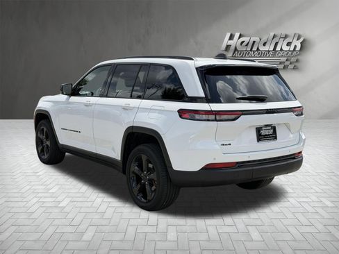 Used 2023 Jeep Grand Cherokee Altitude AWD/4WD image 8