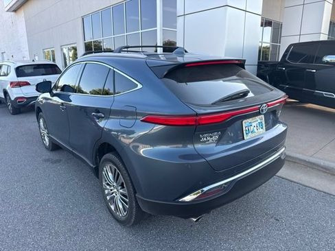 Used 2022 Toyota Venza XLE AWD/4WD image 4