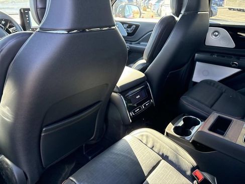 New 2026 Lincoln Aviator Black Label w/ Jet Appearance Package AWD/4WD image 17