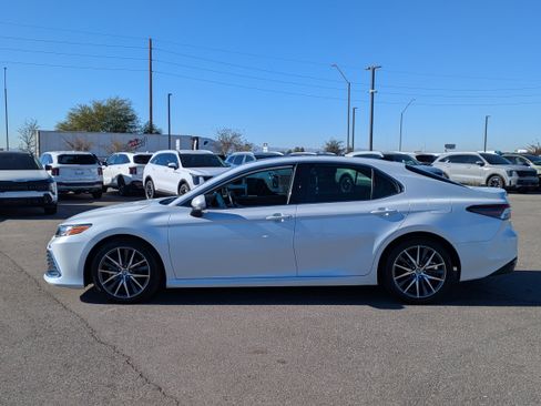Used 2023 Toyota Camry XLE image 2