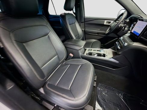 Used 2020 Ford Explorer XLT w/ Equipment Group 202A image 15