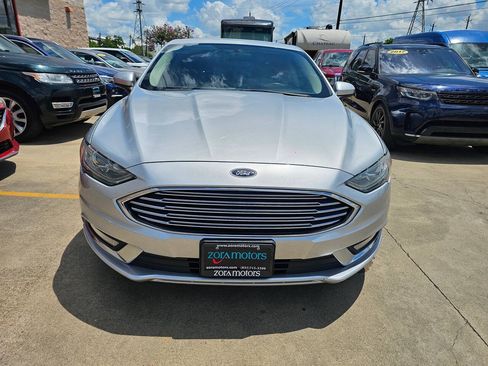 Used 2017 Ford Fusion SE w/ Equipment Group 201A FWD image 3