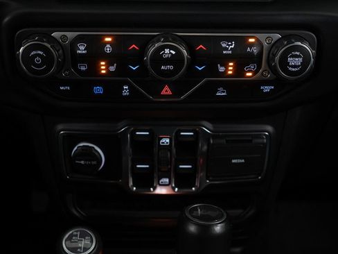 Used 2023 Jeep Wrangler Unlimited Sahara w/ Cold Weather Group AWD/4WD image 21
