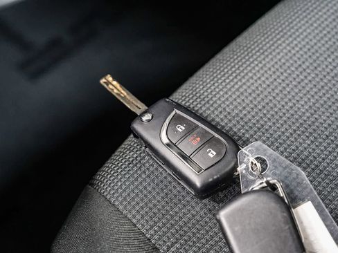 Certified 2025 Toyota RAV4 LE FWD image 28