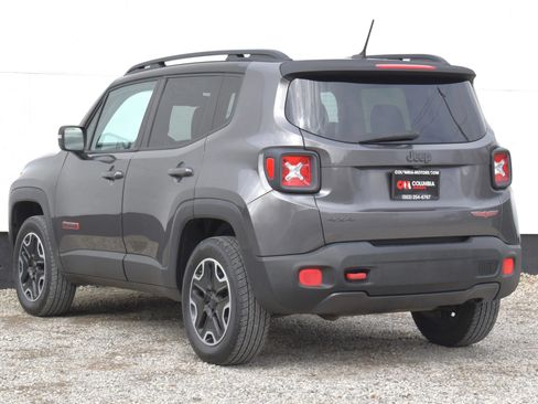 Used 2016 Jeep Renegade Trailhawk w/ Premium Trailhawk Package AWD/4WD image 38