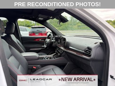 Used 2025 Chevrolet Traverse Z71 w/ LPO, Floor Liner Package AWD/4WD image 10