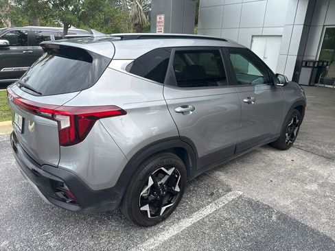 Certified 2025 Kia Seltos EX w/ EX Sunroof Package FWD image 3