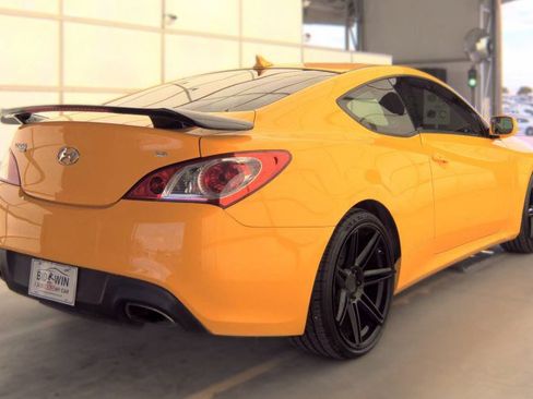 Used 2011 Hyundai Genesis 3.8 RWD image 2