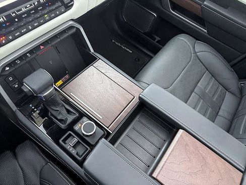 Used 2025 Toyota Sequoia Capstone image 17