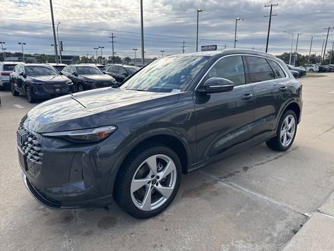 Used 2025 Audi Q5 Premium Plus w/ Premium Plus image 1