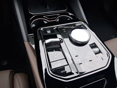 Used 2026 BMW 530i w/ Premium Package RWD image 16