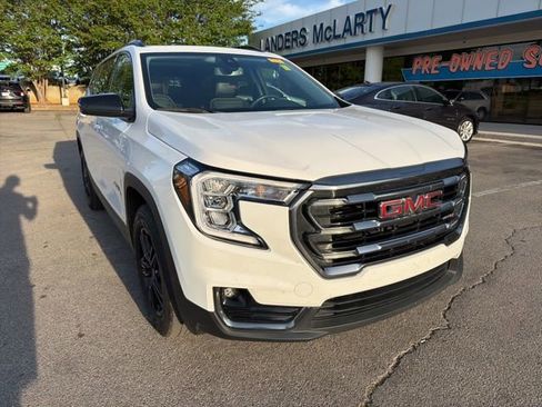 Used 2023 GMC Terrain AT4 image 2
