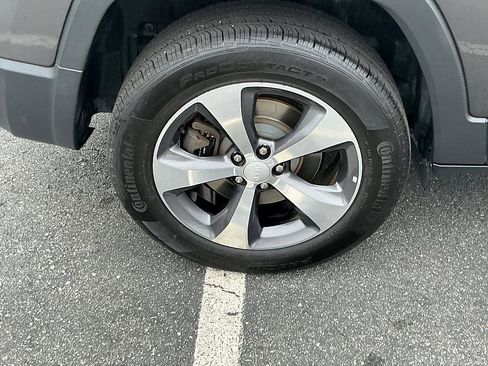 Used 2019 Jeep Cherokee Limited w/ Luxury Group image 9