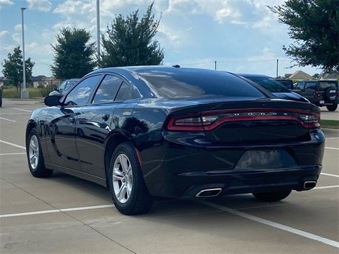 Used 2019 Dodge Charger SXT image 6