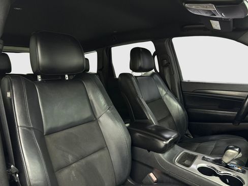 Used 2019 Jeep Grand Cherokee Altitude RWD image 37