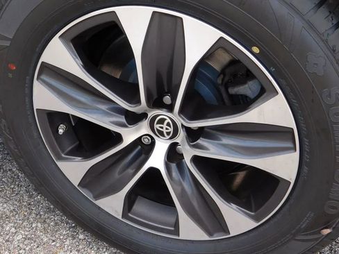 Used 2020 Toyota Highlander XLE image 10