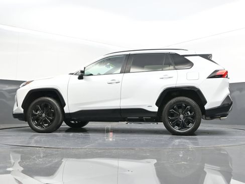 Used 2023 Toyota RAV4 SE image 39