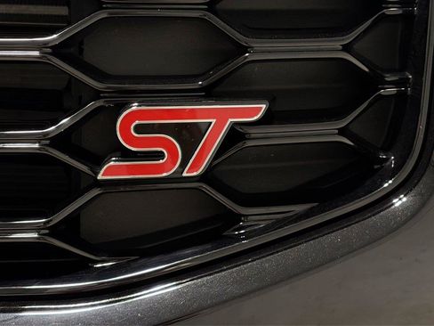 Used 2025 Ford Explorer ST AWD/4WD image 37