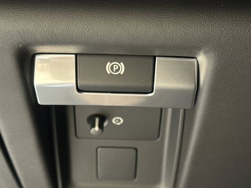 New 2026 Land Rover Defender 110 OCTA image 29