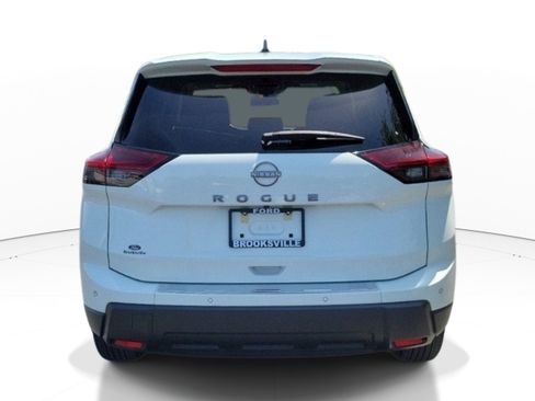 Used 2024 Nissan Rogue S FWD image 5