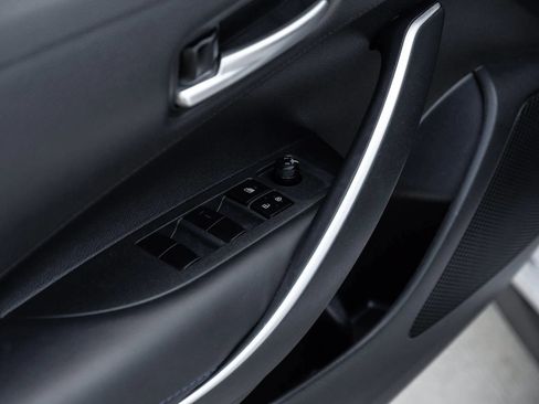 Used 2020 Toyota Corolla SE w/ SE Premium Package FWD image 36