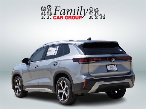 New 2025 Volkswagen Tiguan SE image 3